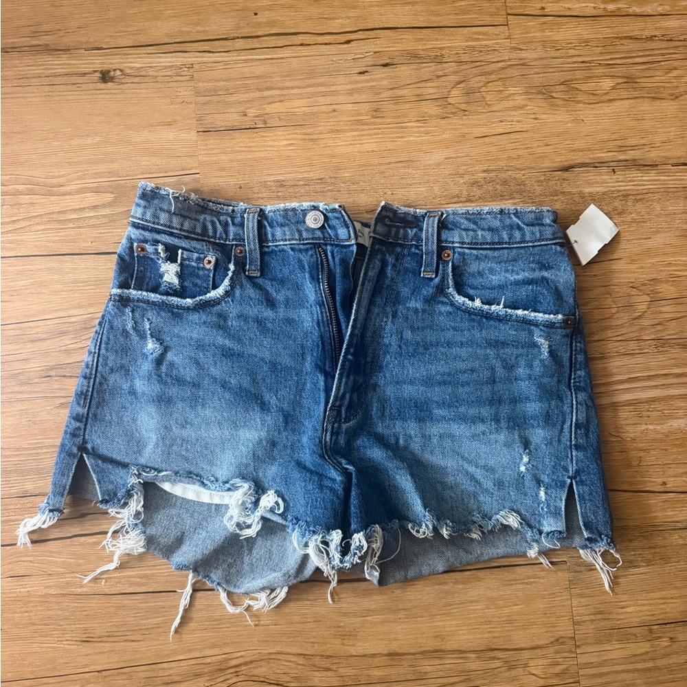 Abercrombie & Fitch high rise mom shorts in size 4. Blue denim